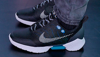 серійні самозашнуровуючі, Nike HyperAdapt